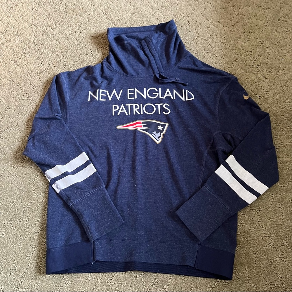 NWOT Women’s Nike Team Apparel Dri-Fit New England Patriots Pullover size Small